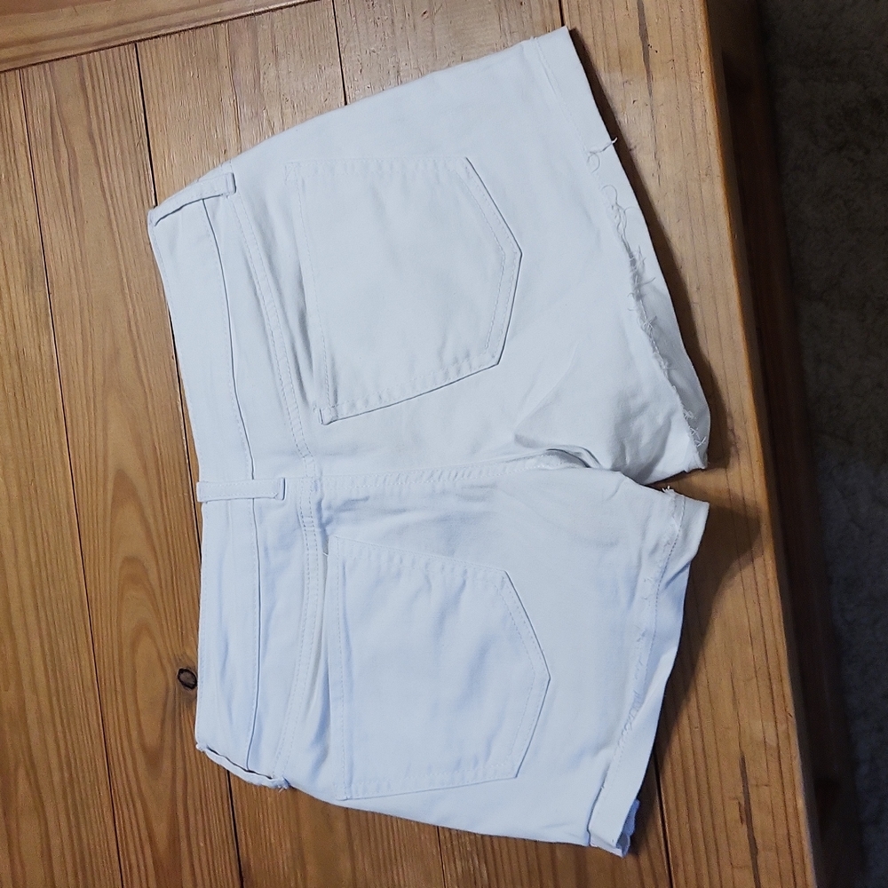 Shorts - Picture 2 of 4